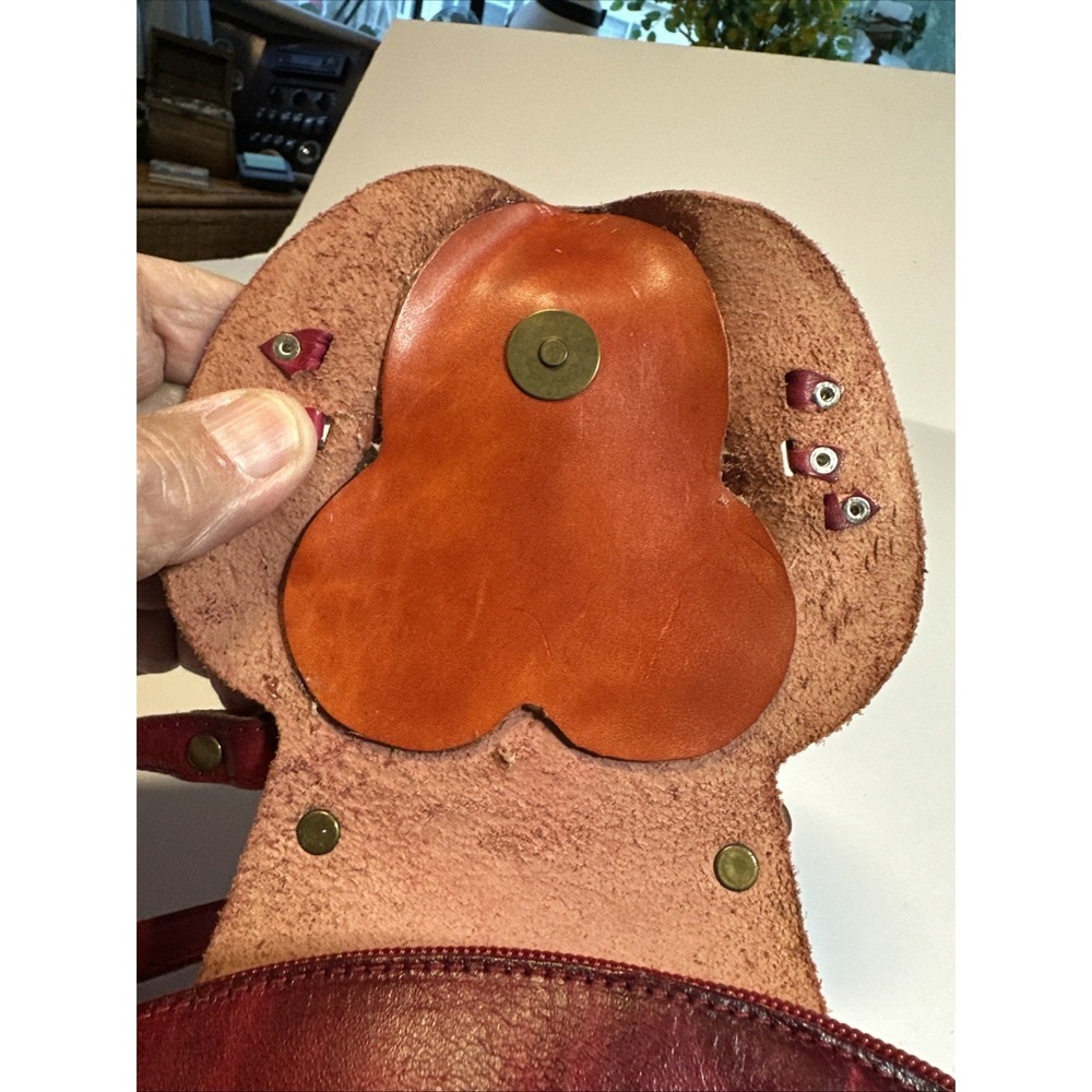 Brow-Red Leather MONKEY FACE coin purse WRISTLET BAG magnet closure - Picture 5 of 8
